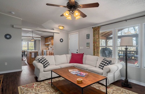 Kingston House | Cozy 3Bdrm Texoma Home with Lake View & Pool, Rated 9.8