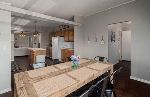 Kingston House | Cozy 3Bdrm Texoma Home with Lake View & Pool, Rated 9.8