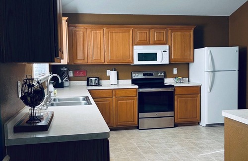 San Antonio House | Inviting 3Bdr Single Story Home with Breakfast & Family-Friendly Amenities