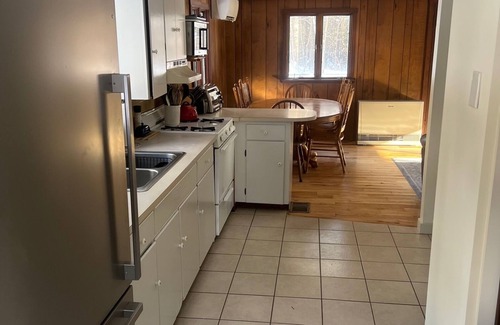Sunday River Area Cabin | Ideal 3-Bed Ski Camp near Base Lodges with Hot Tub & Spa