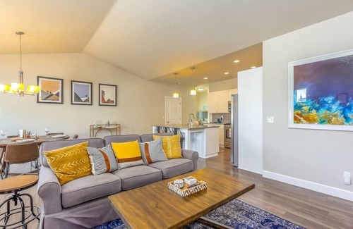 Old Farm District House | Pet-Friendly Sonata Getaway Near Old Mill District - 9.8 Rated