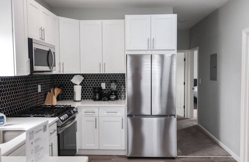 Ampere Apartment | Cozy 3BR Apartment with Parking and Laundry Access