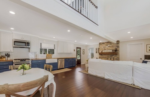 Rayne House | Top-Rated 3-Bedroom Lakehouse with Scenic Views