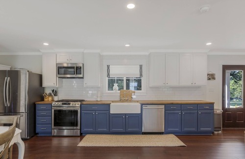 Rayne House | Top-Rated 3-Bedroom Lakehouse with Scenic Views