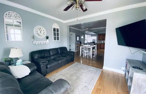 Dubuque House | Pet-Friendly 3-Bedroom Retreat in Cozy Grandview