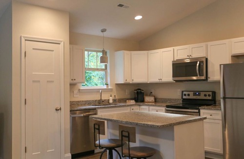 Greer House | Family-Friendly 3Bed/2Bath Retreat - Rated 10/10 by Guests