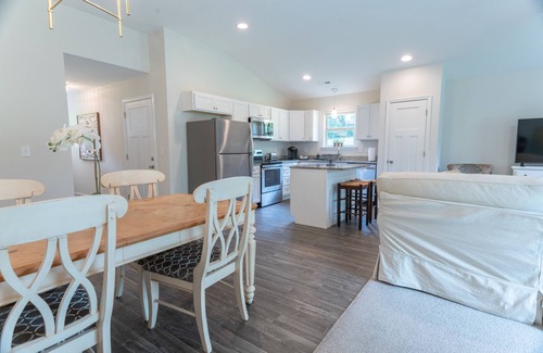 Greer House | Delightful 3Bed/2Bath Retreat with Family-Friendly Amenities