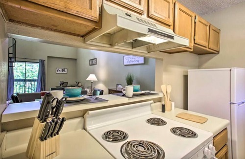 Highlands - Perkins Condo | Family-Friendly Condo Near LSU with Spa & Breakfast