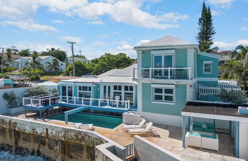 Gambier Villa | Cozy 3Bed Oceanfront Beach Home with Pool & Spa