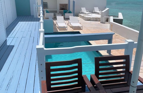 Gambier Villa | Cozy 3Bed Oceanfront Beach Home with Pool & Spa