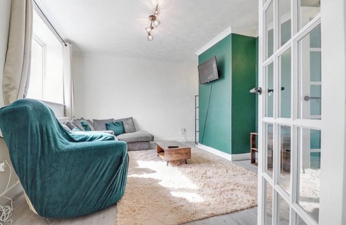 Hainault House | 3bedEscape-Work&Relax-Free Parking-Travel links