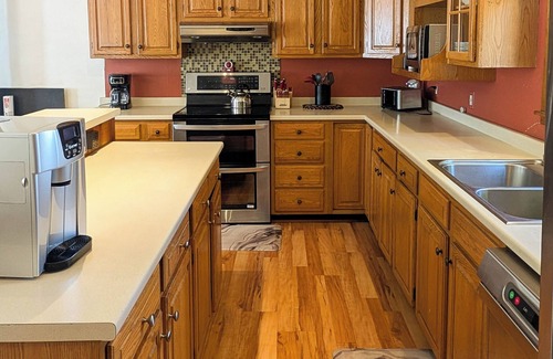 Bar Harbor House | Pet-Friendly 3Bedroom2Bath Carriage House with Hot Tub