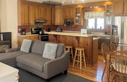 Bar Harbor House | Pet-Friendly 3Bedroom2Bath Carriage House with Hot Tub