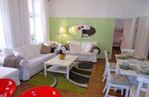 Vienna Apartment | Spacious 3-Bedroom Retreat with Pool near City Centre