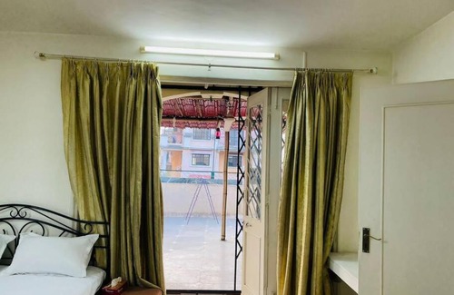 Koregaon Park Apartment | Comfortable 3BHK AC Flat in Koregaon Park's Prime Area