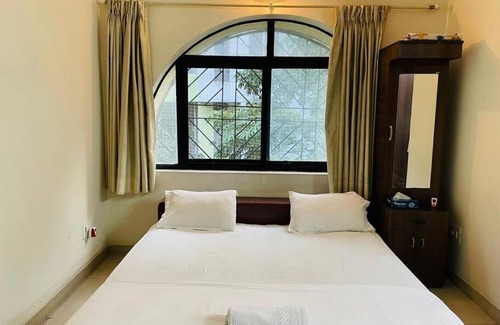 Koregaon Park Apartment | Comfortable 3BHK AC Flat in Koregaon Park's Prime Area