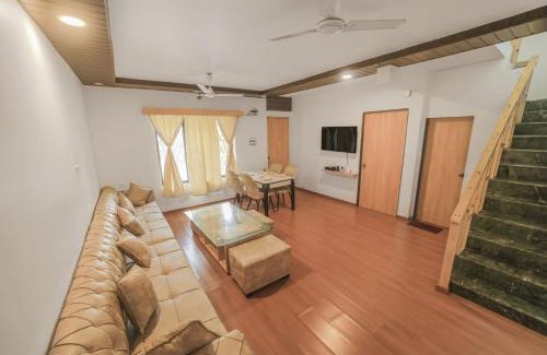 Talegaon Dabhade Villa | Dream Habitat: Guest Rated 10/10 with Pool & Breakfast