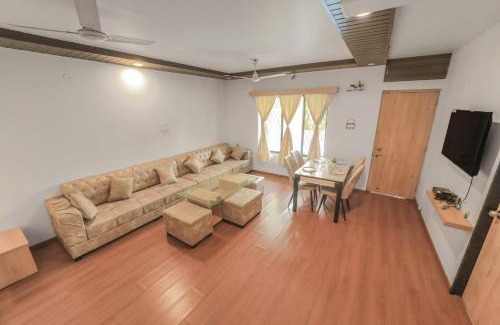 Talegaon Dabhade Villa | Dream Habitat: Guest Rated 10/10 with Pool & Breakfast