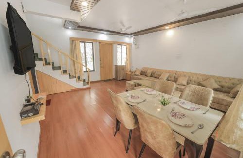 Talegaon Dabhade Villa | Dream Habitat: Guest Rated 10/10 with Pool & Breakfast