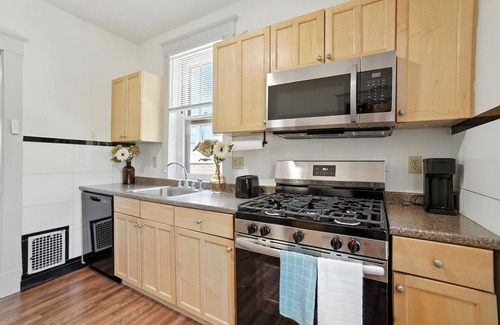 West Price Hill Apartment | 3BR 1 Bath Extended Stay
