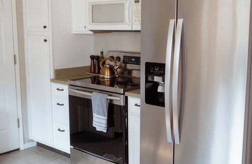 Seattle Metro Area House | Experience the 3BR Birch Haven with Spa & Hot Tub Bliss