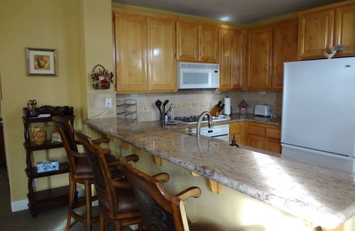 Windsor House | 3Br/2.5Ba Furnished Townhouse Walk To Town Green