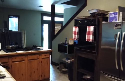 Montview Harbor House | Cozy 3BR Lake Travis Retreat with Full Kitchen Access