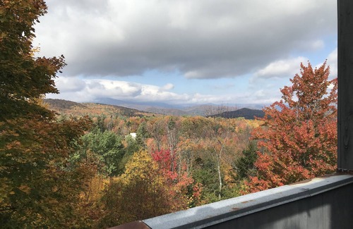 Warren House | Spacious 3BR House in Warren with Breathtaking Mountain Views
