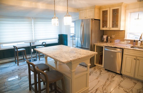 Malden House | Magnolia House: Modern Retreat Near Boston with Breakfast