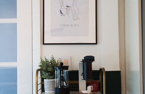 Malden House | Magnolia House: Modern Retreat Near Boston with Breakfast