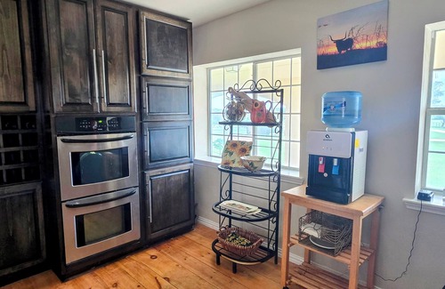 Manor Other | 3BR/2BA Escape the City for Country Charm Just Outside Austin