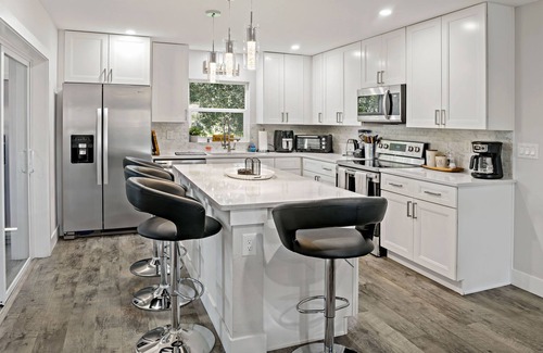 Warm Mineral Springs House | Ideal 3BR Home Near Mineral Springs with Ocean View