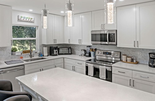 Warm Mineral Springs House | Ideal 3BR Home Near Mineral Springs with Ocean View