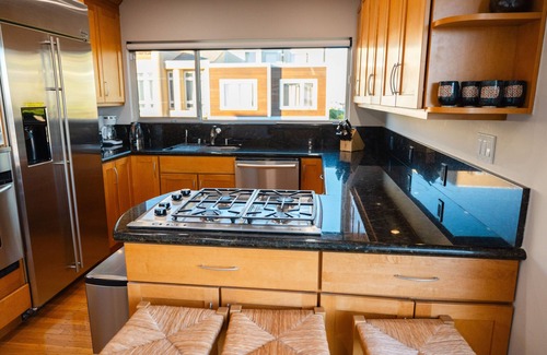 Noe Valley House | Tranquil 3BR Retreat with Ocean Views and Private Garage