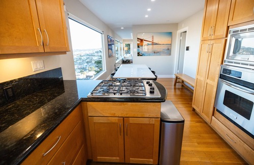 Noe Valley House | Tranquil 3BR Retreat with Ocean Views and Private Garage