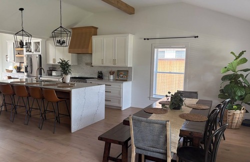 Old Lake Highlands House | 3BR/2BA l Fenced | Pets OK