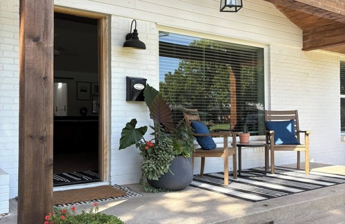 Old Lake Highlands House | 3BR/2BA l Fenced | Pets OK