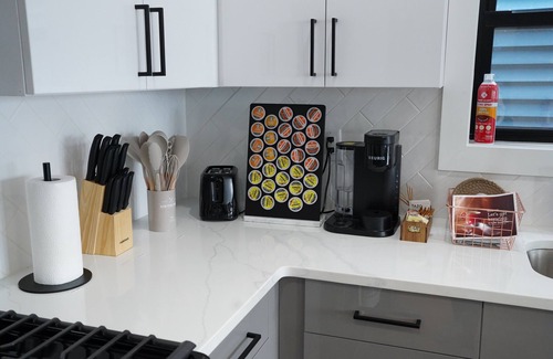 West Side Condo | Cozy Urban Nook in Jersey City with Roofdeck & Fireplace