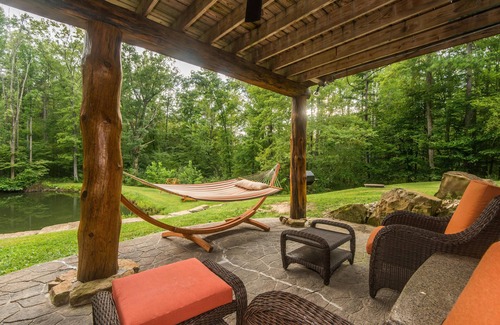 Gnaw Bone Cabin | Beautiful 3BR Log Cabin with Pool and Hot Tub Amenities