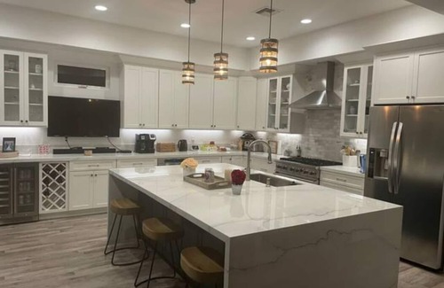 Seal Beach House | Perfect 3BR Dream Vacation Home with Pool in Seal Beach