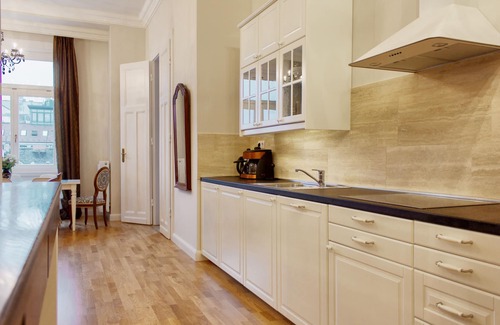 Terezvaros Apartment | Comfortable 4BR Getaway with AC at OPERA - Rated 8.8