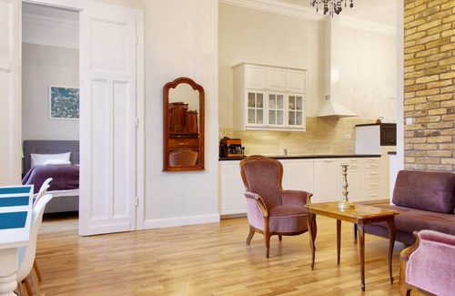Terezvaros Apartment | Comfortable 4BR Getaway with AC at OPERA - Rated 8.8