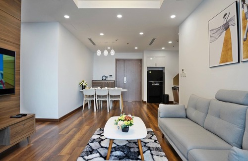 Cong Vi House | Cozy 3BR Apartment at Vinhomes Metropolis in Hanoi