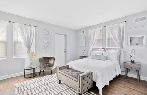 Wynnefield House | Family-Friendly 3BR Apartment with Breakfast & Pet Access