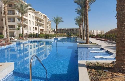 Al-Khalifa Apartment | Elegant 3BR Apartment with Free Pool Access at EMMAR Uptown