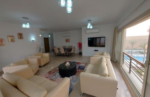 Al-Khalifa Apartment | Elegant 3BR Apartment with Free Pool Access at EMMAR Uptown