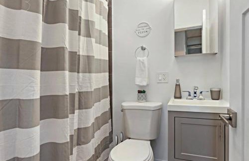Avondale Apartment | Comfortable Apartments in Chicago, IL - Child Friendly Stay