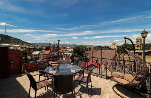 Avlabari Apartment | 3BR Apartment with Expansive Terrace & Breathtaking Views
