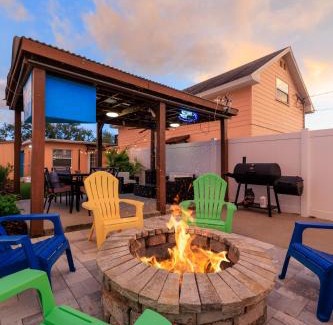 St. Petersburg - Clearwater House | Cozy 3BR Retreat with Fire Pit & Backyard Near St Pete