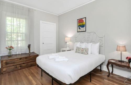 Earlewood House | Cozy 3BR Brick Haven - Steps from USC Campus
